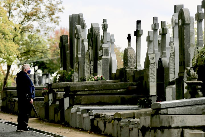 Qué significa soñar con mi ex pareja en un cementerio 》 - Iluminación  Digital